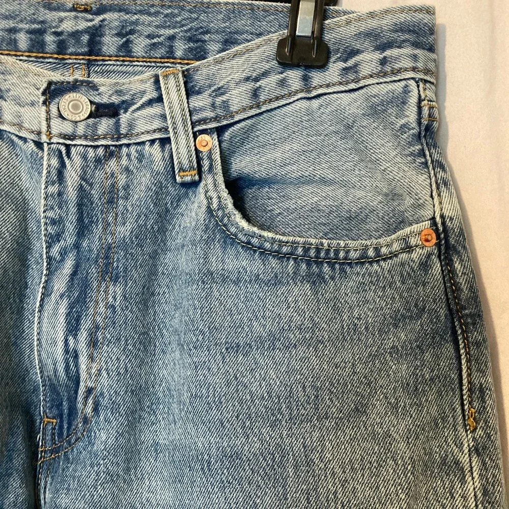 NWT Levis 567 Loose Bootcut Jeans Mens 32x34 Light Wash Blue Denim Premium